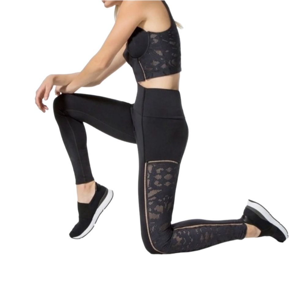 3️⃣4️⃣. Jonathan simkhai For Carbon 38 Leggings
